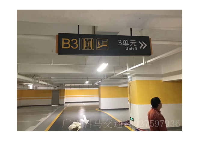 香槟色边框灯箱安装完工