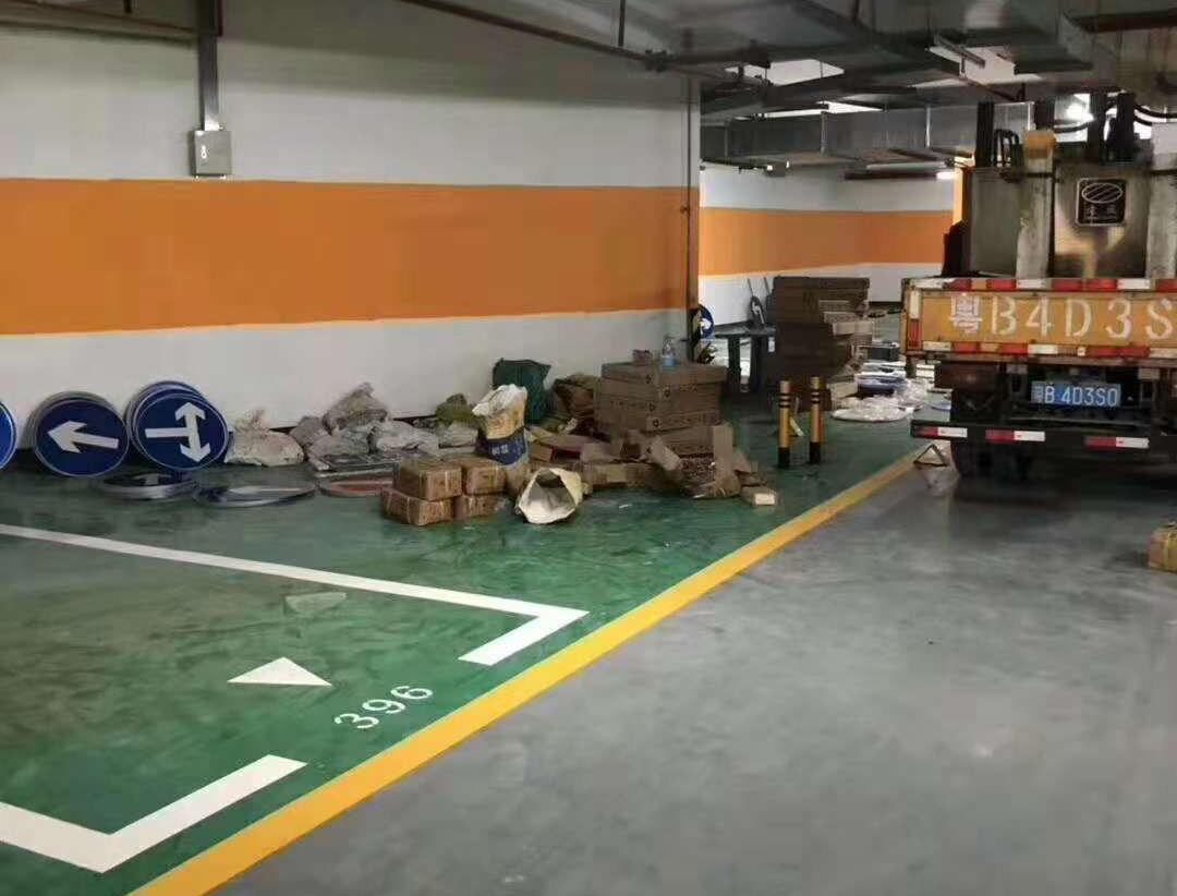 商业综合体 地下停车场交通道路 停车位标线 热熔划线施工(7).jpg